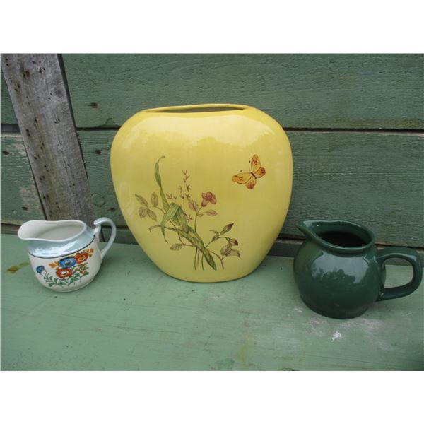 VASE & CREAMERS