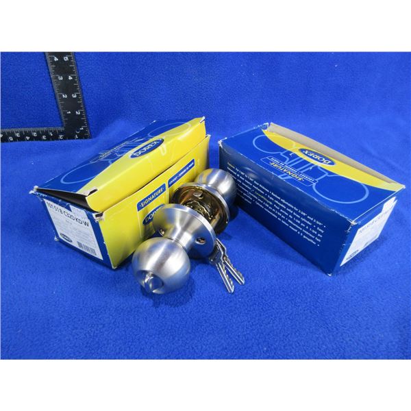 NEW - 2 Dorex Locking Knobsets C32D
