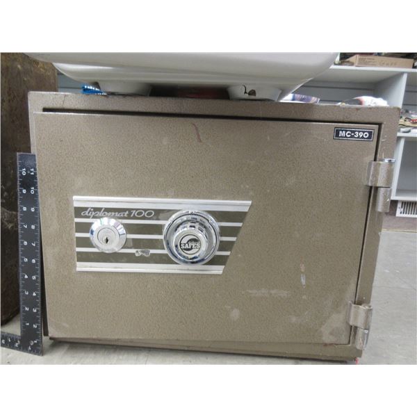 Diplomat 100 MC-390 Fire Safe - 20" x 15" x 15" Outside Dimensions - PICK UP ONLY