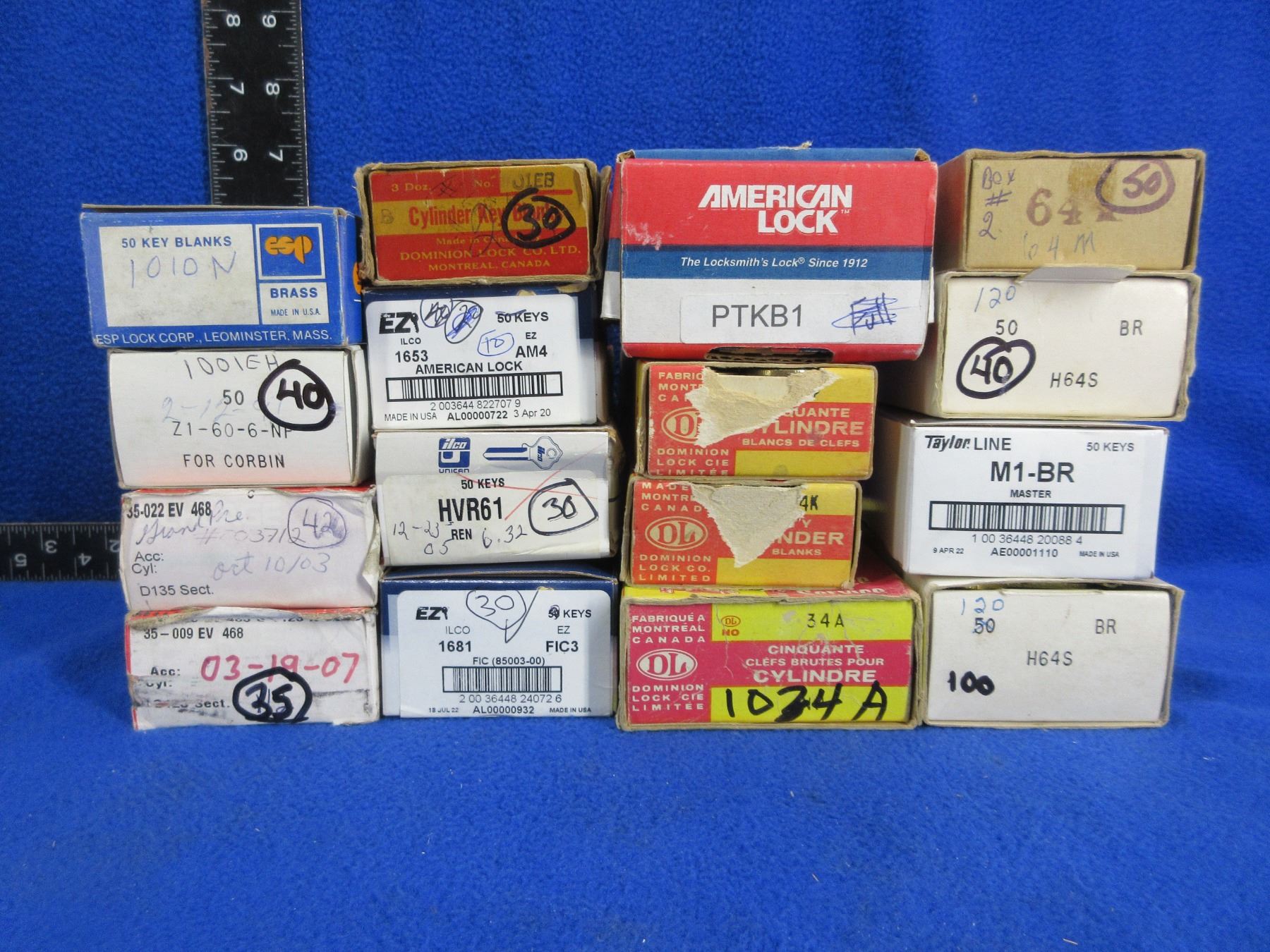556 Keyhole Lot of Approx. 556 Misc. Key Blanks
