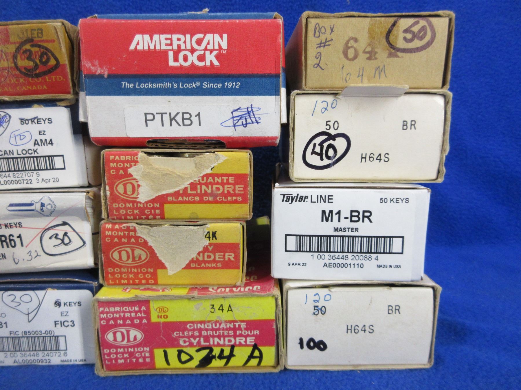 556 Keyhole Lot of Approx. 556 Misc. Key Blanks