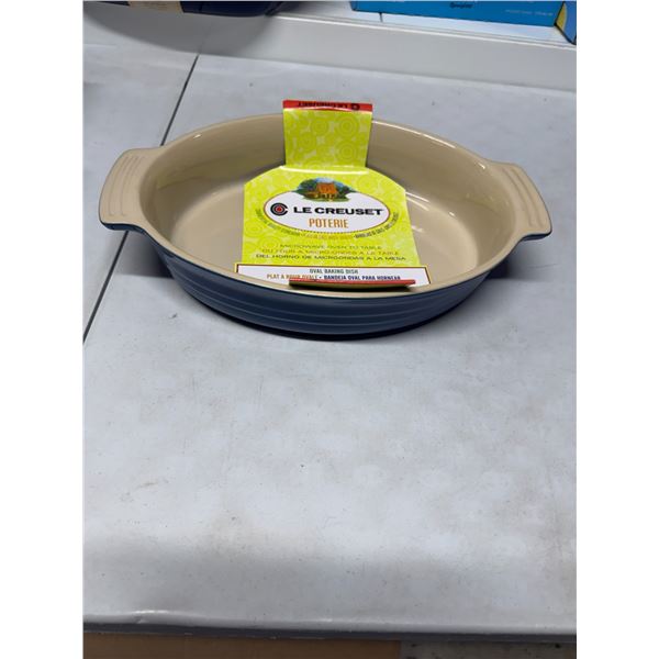 Le cREUSET 11 inch baking
