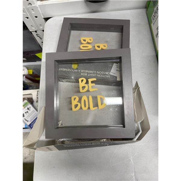 Be bold  motion light box