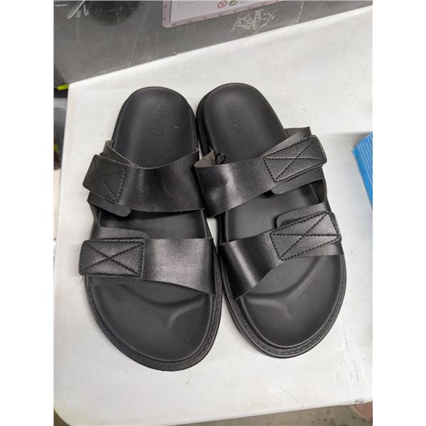 Sandals size 8