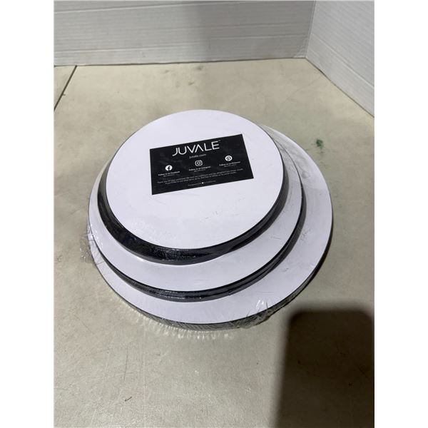 Cake decorating stands