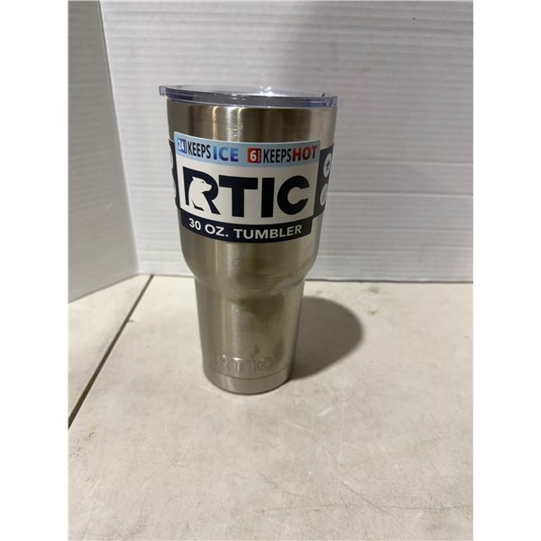 30 ounce arctic Tumblr keeps hot or cold