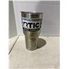 Image 1 : 30 ounce arctic Tumblr keeps hot or cold