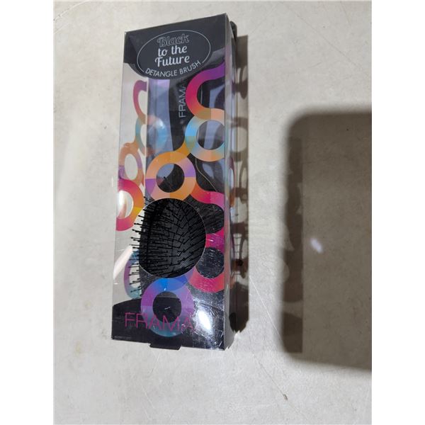 FRAMAR Black to the future detangler brush