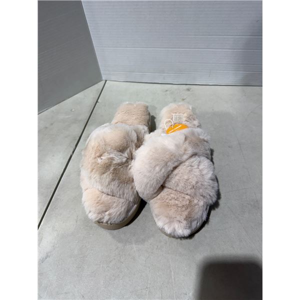Slippers size 9/10