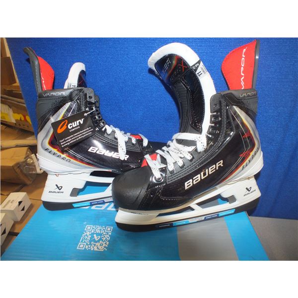 Mens Size 11 Bauer Vapor Flypro Hockey Skates