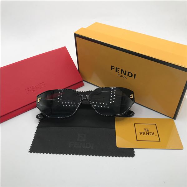 SUNGLASSES BNIB WITH ACCESSORIES