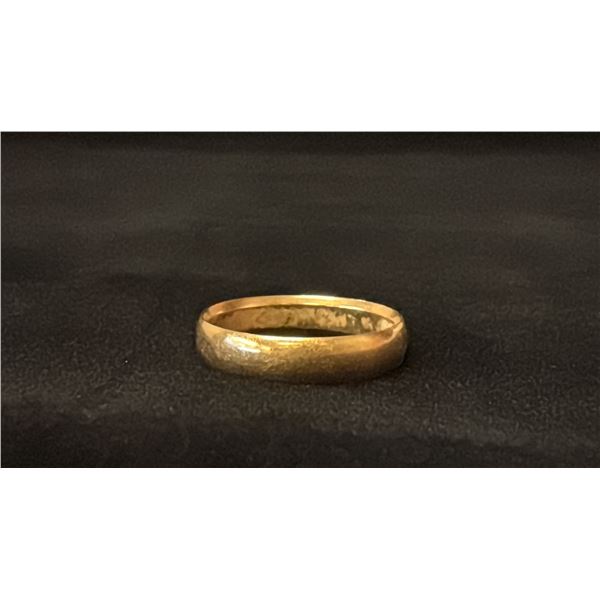 APPROX 18K LADIES WEDDING RING (3.7G)