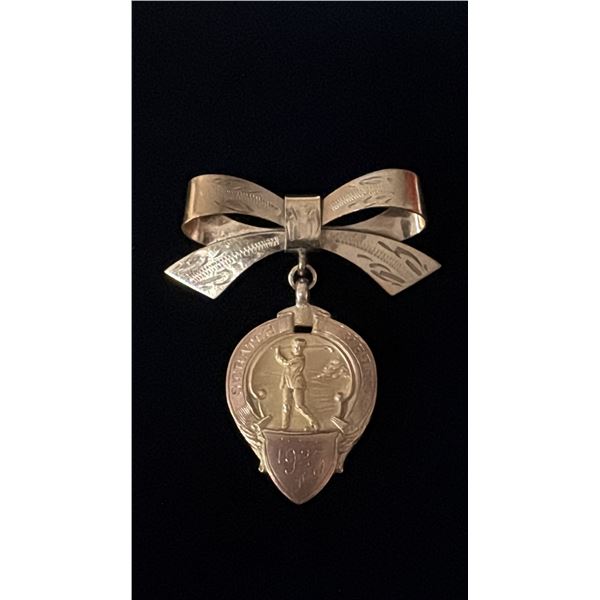 GOLD PLATED GOLF PIN WITH APPROX 9K PENDANT (9G)