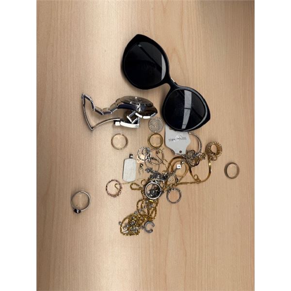 BAG OF COSTUME JEWELRY & SUNGLASSES