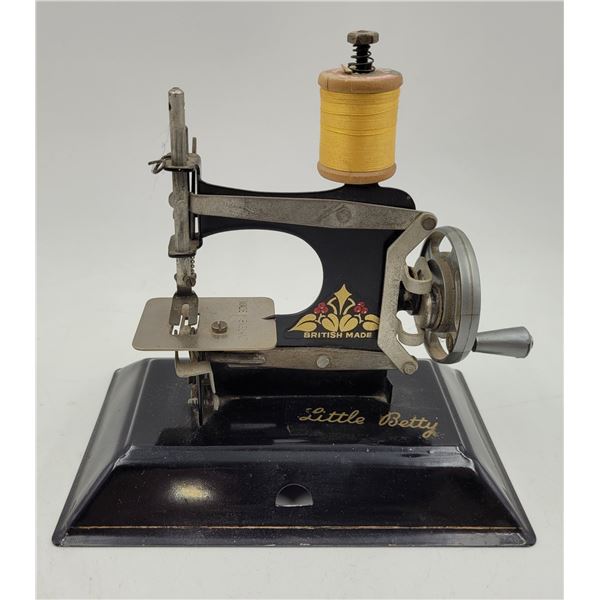 Cute Size Vintage Little Betty Sewing Machine