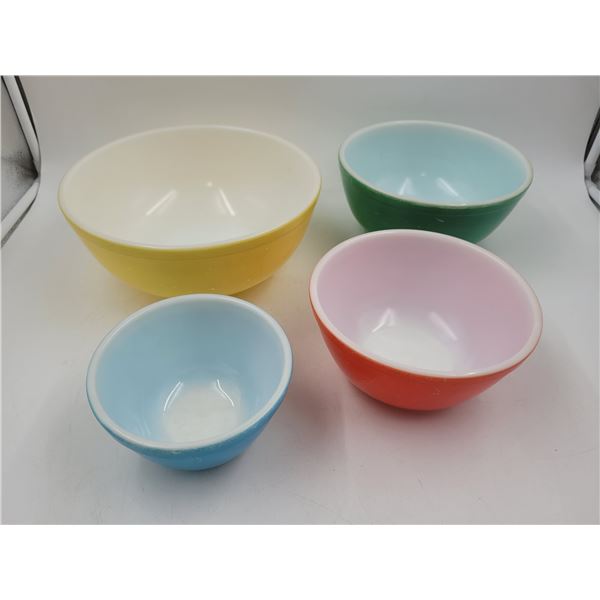 4 Vintage Colourful Pyrex Mixing Bowls