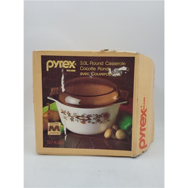 Vintage Pyrex 3L Round Casserole Dish