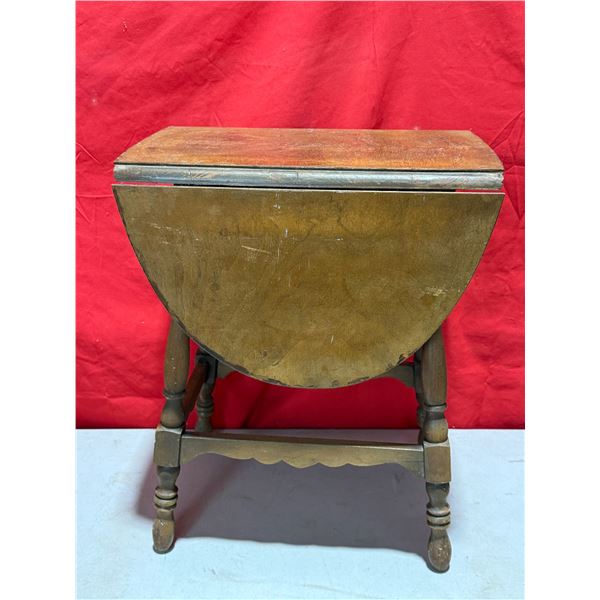 Cute Size Vintage Double Side Folding Table