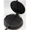 Image 3 : Vintage Cast Iron James Smart Waffle Maker