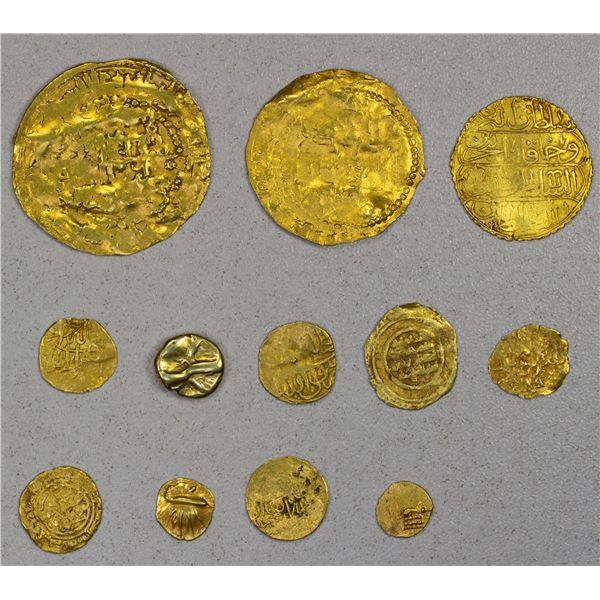 MEDIEVAL ISLAMIC & INDIA: LOT of 12 gold coins