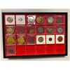 Image 2 : UNITED STATES: LOT of 77 tokens, medals and weights