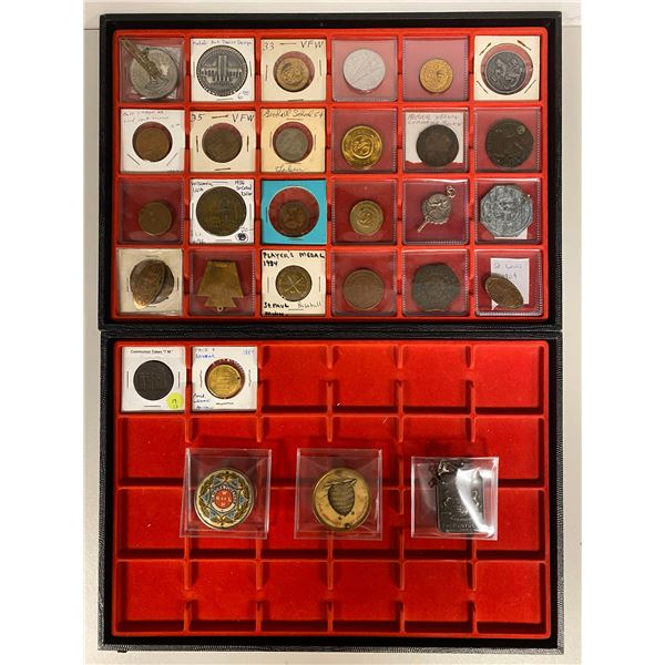 UNITED STATES: LOT of 30 tokens and medals