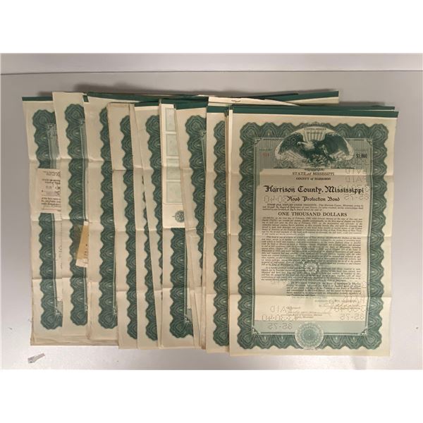 UNITED STATES: LOT of 54 bonds