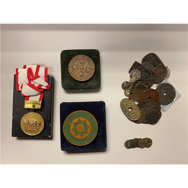 JAPAN: LOT of 48 items