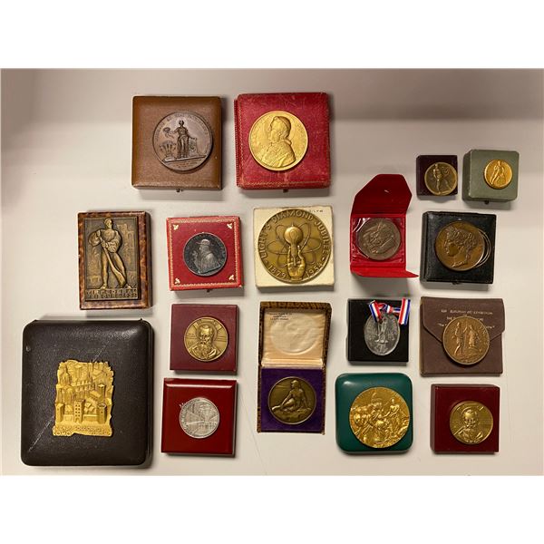 WORLDWIDE: LOT of 17 medals