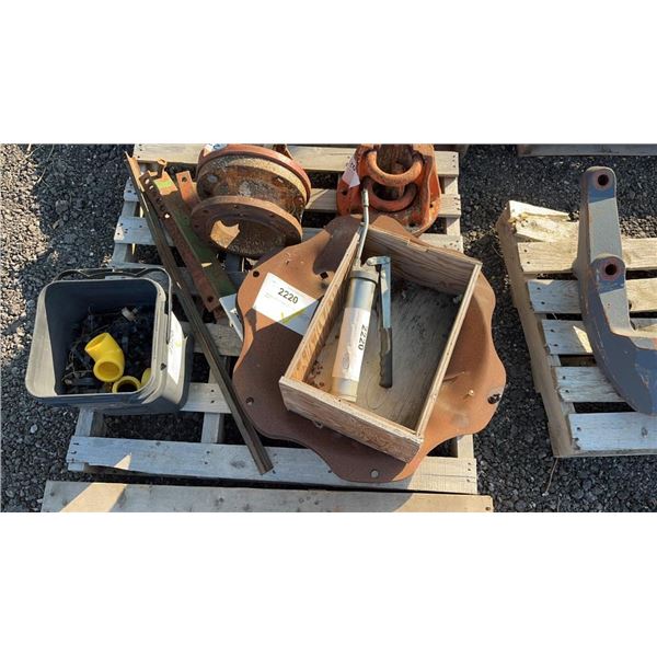 GREASE GUN, FITTINGS, AXLE DUAL HUBS AND BARS 1B