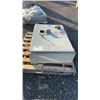 Image 1 : 1 LARGE PANEL BOX 1B