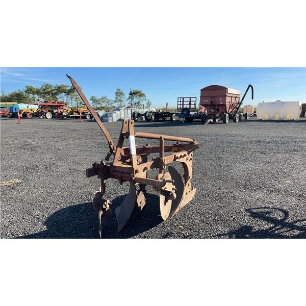 IHC PLOW 2 FURROW, 3PT 1H