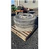 Image 1 : 2 11R-24.5 TIRES ON ALUMINUM RIMS BUD 1G