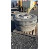 Image 2 : 2 11R-24.5 TIRES ON ALUMINUM RIMS BUD 1G