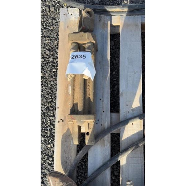 1 INTERNATIONAL 12" STROKE HYDRAULIC CYLINDER 1 PALLET EACH HYDRAULIC CYLINDER IS SOLD SEPERATE