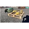 Image 4 : JOHN DEERE 180 36" MOWER DECK AND HOOD 1D