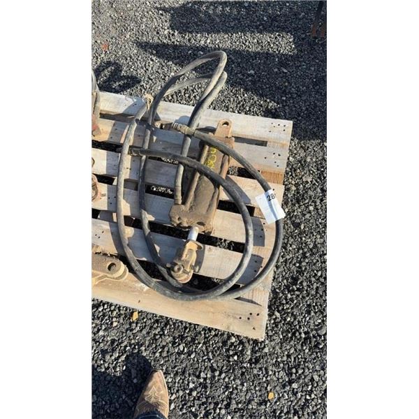 1 INTERNATIONAL 12" STOKE  HYDRAULIC CYCLINDER 1 PALLET EACH HYDRAULIC CYLINDER IS SOLD SEPERATE