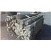 Image 1 : 1 SKID OF ROUND POSTS 5' X ASSORTED DIAMETERS 1A