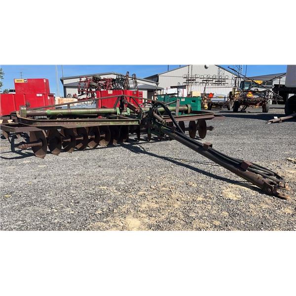 JOHN DEERE DISC 12' IN GOOD WORKING CONDITION 1G
