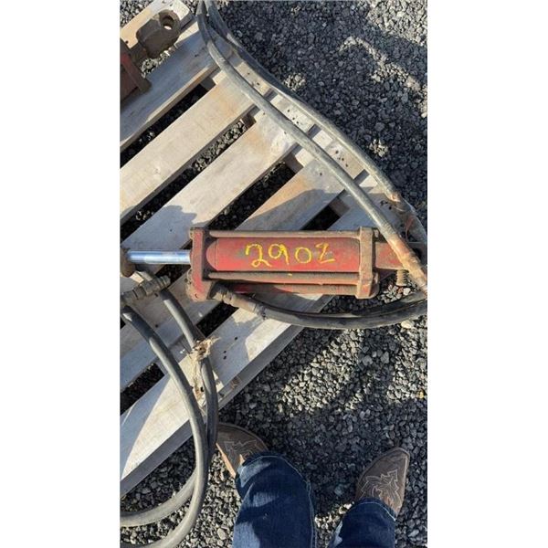 1 INTERNATIONAL 12" STROKE HYDRAULIC CYLINDER ON 1 PLATE EACH CYLINDER SOLD SEPERATE