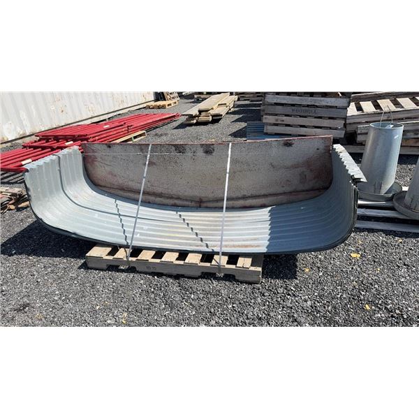 NEW HOLLLAND GALVINIZED ROOF FOR 8' SILAGE WAGON 7 PIECES 83"L X 26"W X 18"H 2E