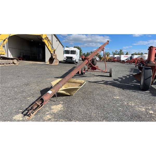 1976 VERSATILE LT 42' GRAIN AUGER WITH HOPPER SN 766005948