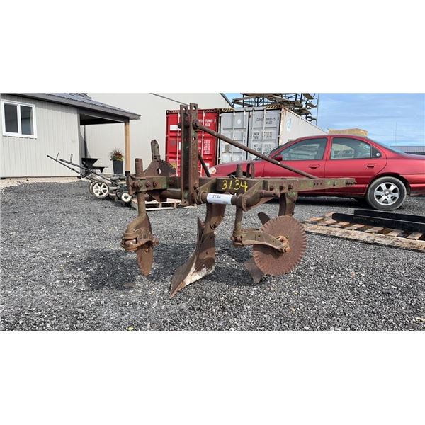 JOHN DEERE 2 FURROW SPRING TRIP PLOW 3PT 1H