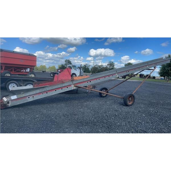 NEW IDEA CORN ELEVATOR 30' 2B