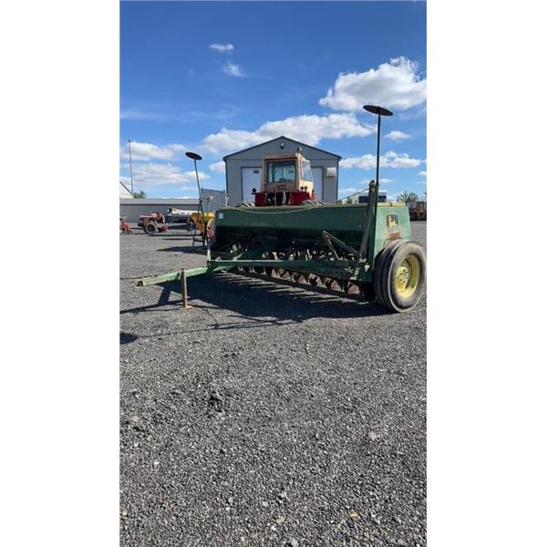 JD 8300 GRAIN DRILL 21 RUN WITH DRAG HARROWS SN 042245 STORED INSIDE 1E