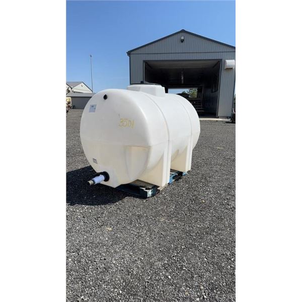 525 GALLON WATER TANK WITH 2" FITTINGS STAINER ON THE OPENING ON TOP 2C