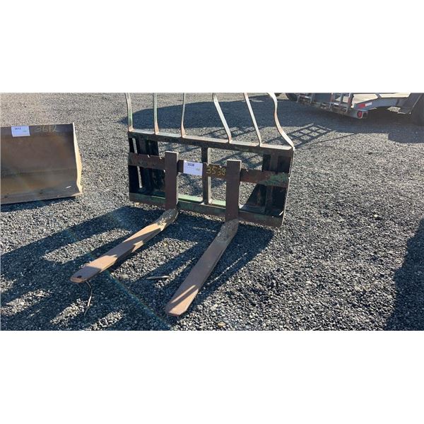 PALLET FORKS 42" W/ALO HOOK UP 2D