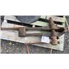 Image 1 : ANTIQUE BLACK SMITH VISE 43"L 1B
