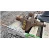 Image 2 : ANTIQUE BLACK SMITH VISE 43"L 1B