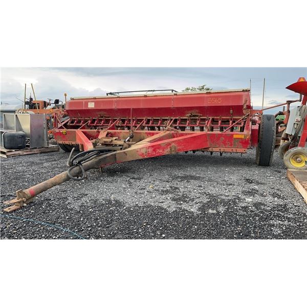 INTERNATIONAL 510 SEED DRILL 21 RUN ONE OWNER